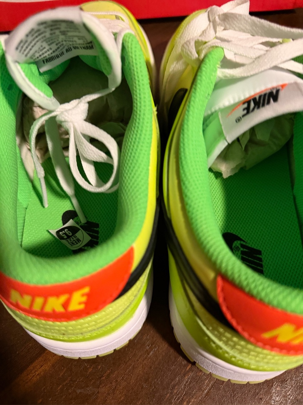 Nike Dunk Low SE 'Splash Volt' Sneakers - 9.5M - Picture 6 of 8